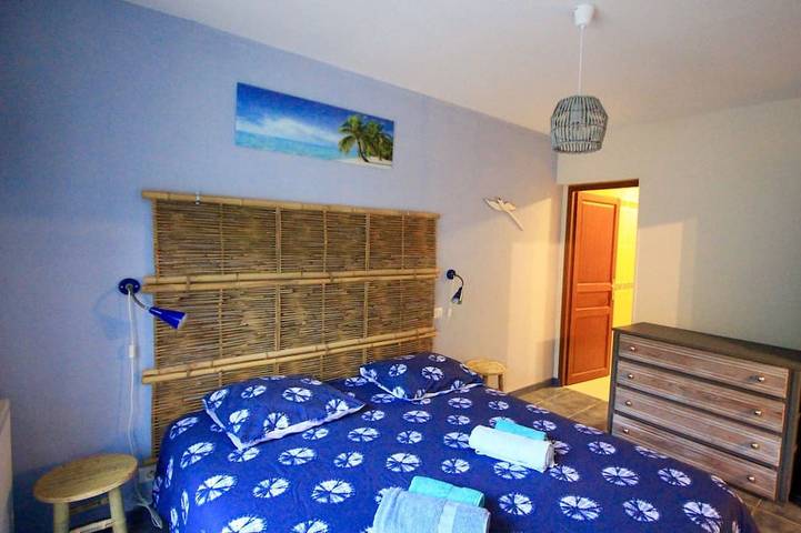 Gîte pour 6 personnes, avec piscine et jardin
