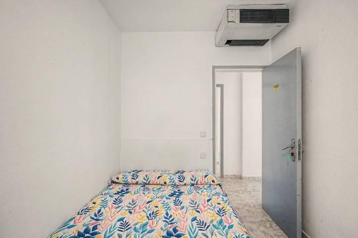 Habitación 'Individual 105' con terraza compartida, wifi y aire acondicionado in La Junquera, Alt Empordà