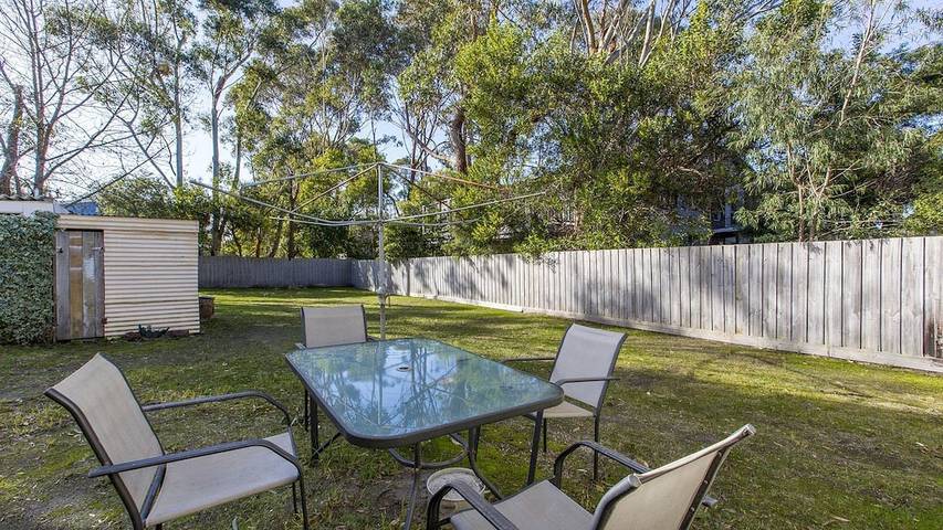 Holiday home for 6 people, with garden and terrace, with pets in Inverloch