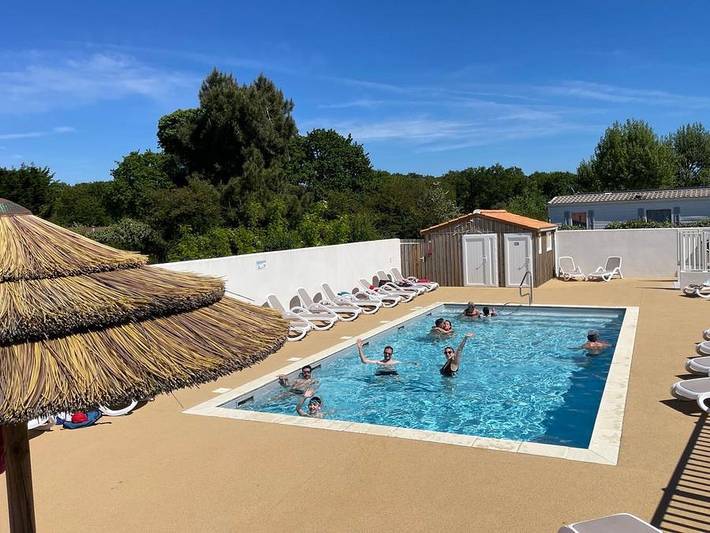 Bungalow für 4 Personen, mit Terrasse und Pool sowie Sauna auf Île d'Oléron