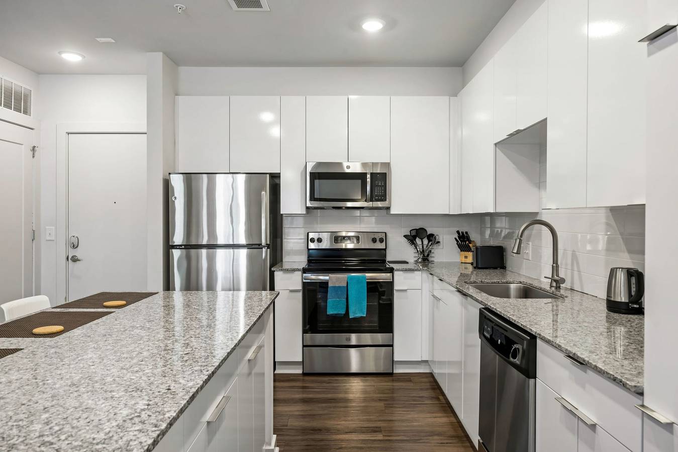 Apartamento entero, (S2Bb) Bright 2-Br Midtown Apartment with Pool and Gym in Atlanta, Condado de Fulton