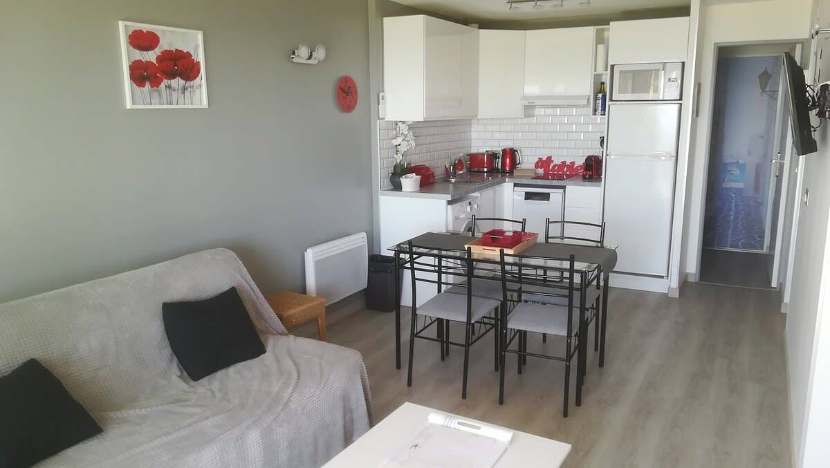 Entire apartment, A051 - Apartment with terrace in Cannes - 4 people in Cannes, Cannes region