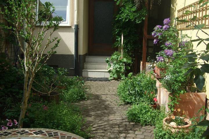 Ganze Wohnung, Ruhige, gemütliche kleine FeWo im Eg in Oggersheim, Gartenmitbenutzung in Ludwigshafen, Pfälzer Rheinebene