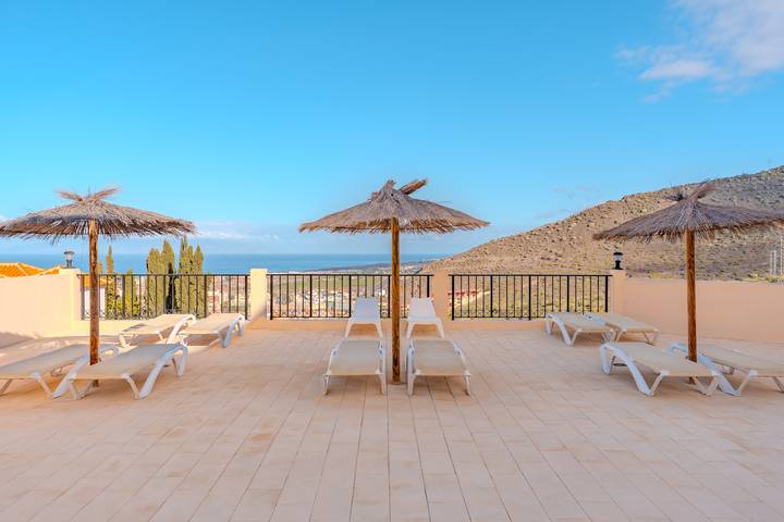 Appartamento intero, Appartamento Vacanze 'Conde Sunset View' con Vista Mare, Wi-Fi e Aria Condizionata in Adeje, Tenerife Sud
