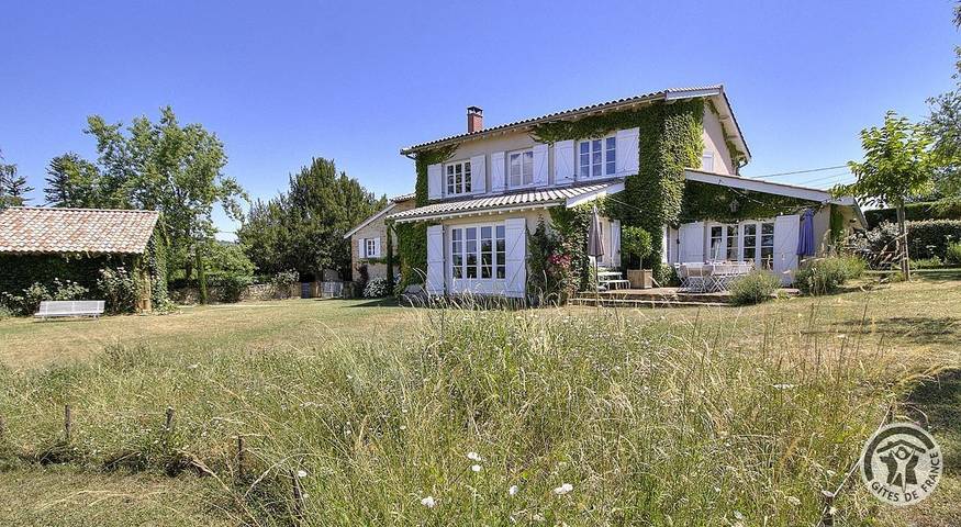 Gîte pour 15 personnes, avec piscine et jardin dans Le Bois-d'Oingt