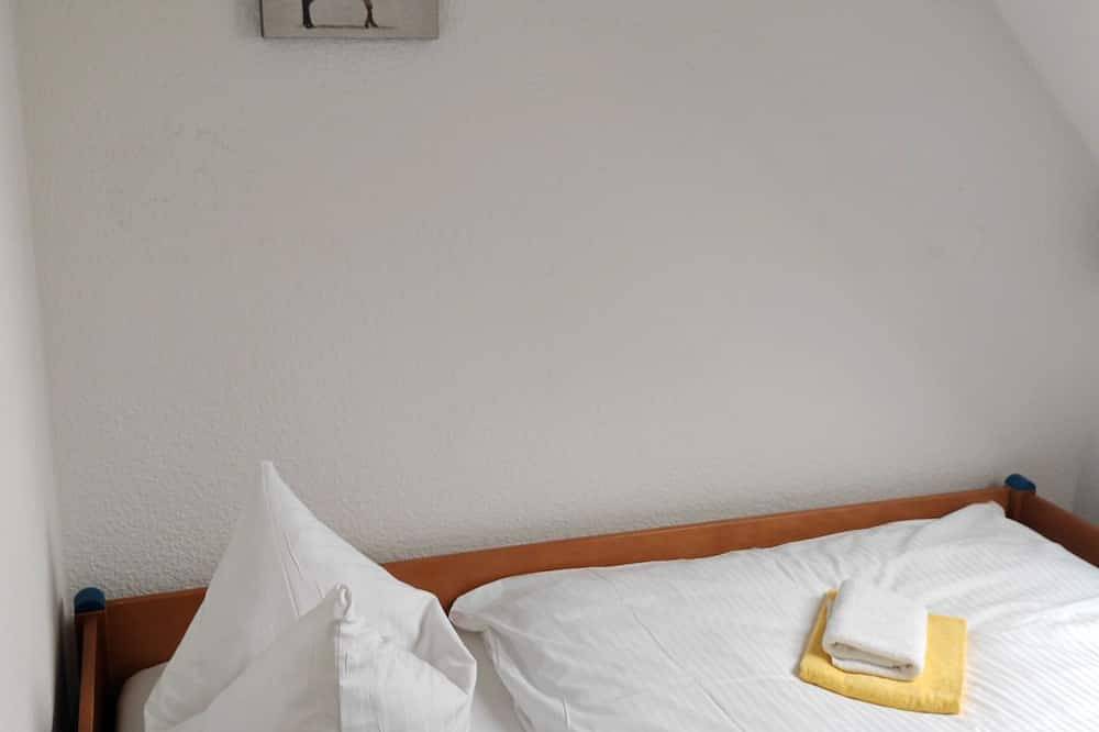 Ganze Wohnung, 5-Zimmer-Dachgeschoss-Christian in Droyßig, Saale-Unstrut