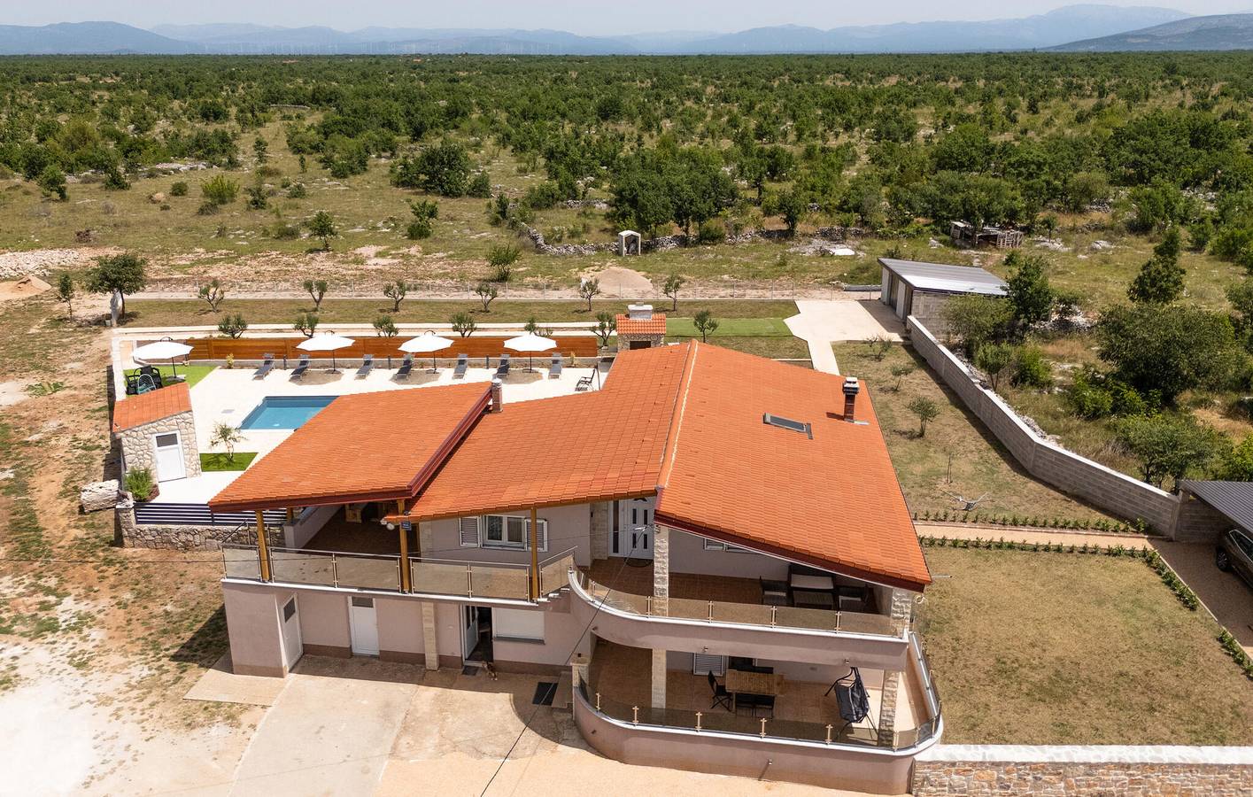 Ferienhaus für 10 Personen mit Terrasse in Dalmatinisches Zagora