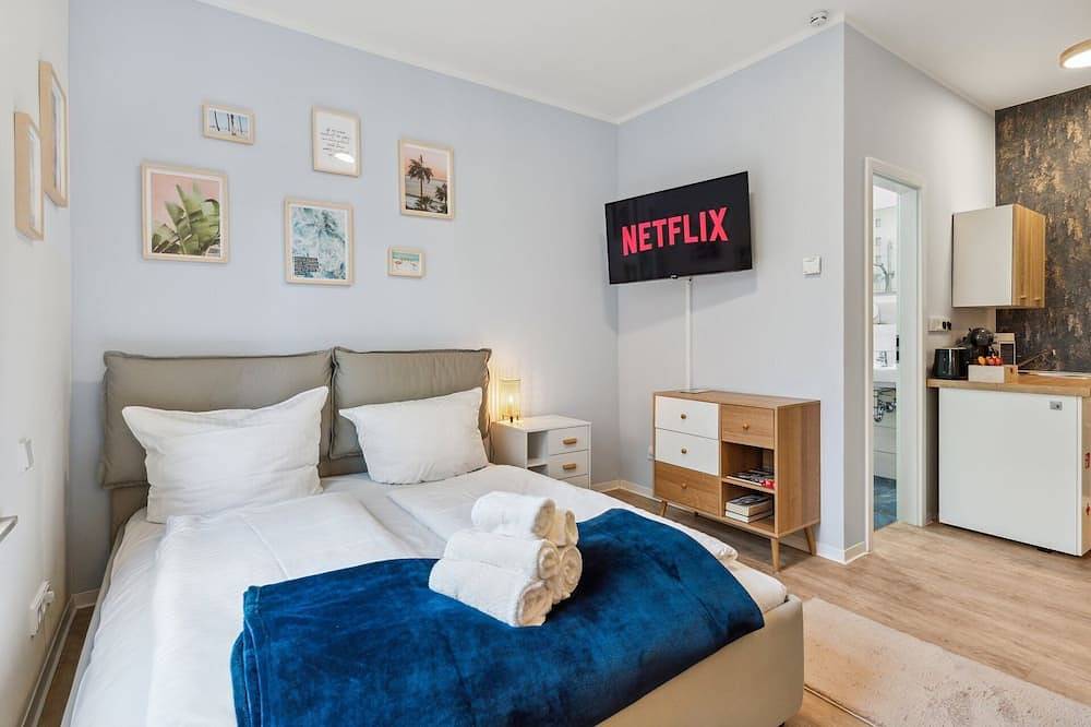 Ganze Wohnung, Vorstadtoase für 2 - nähe Ber mit Queensize-Bett, Netflix, eigenem Bad & Parken in Eichwalde, Dahme-Seengebiet