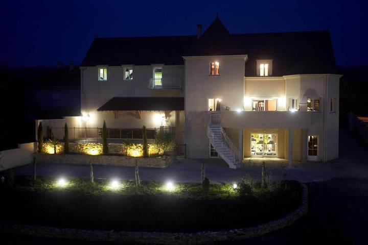 Chambre d’hôte pour 2 personnes, avec Terrasse et Jardin ainsi que Piscine et Vue à Monéteau