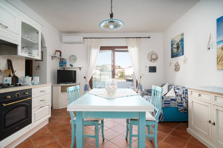 Appartamento intero, Appartamento S'ercole Deluxe con veranda esterna coperta e barbecue,  ideale per coppie. in Flumini, Posada