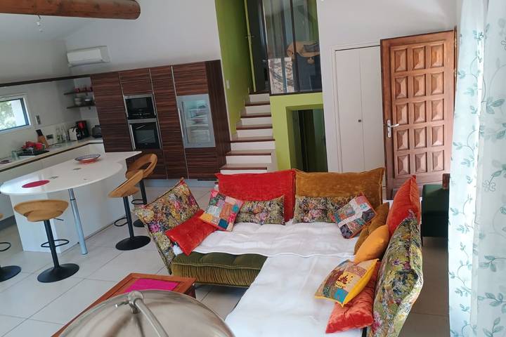 Location de vacances pour 8 personnes, avec jardin ainsi que piscine et terrasse à Rochefort-du-Gard - 3