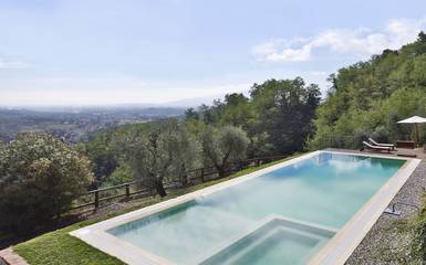 Villa With Pool for 10 People in Lucca, Lucca Province, Photo 2