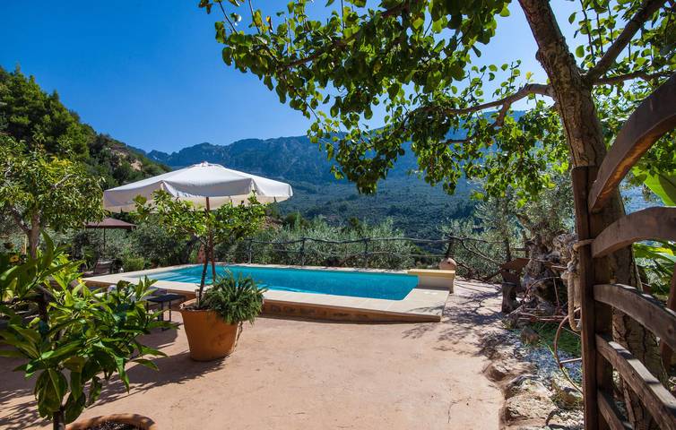 Terrasse Poolside Apartment in der Nähe von Restaurants & Zentrum in Fornalutx, Mallorca Westen