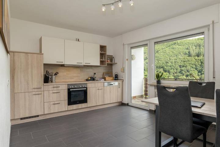 Ferienwohnung für 4 Personen, mit Ausblick und Terrasse sowie Garten in Klotten - 2