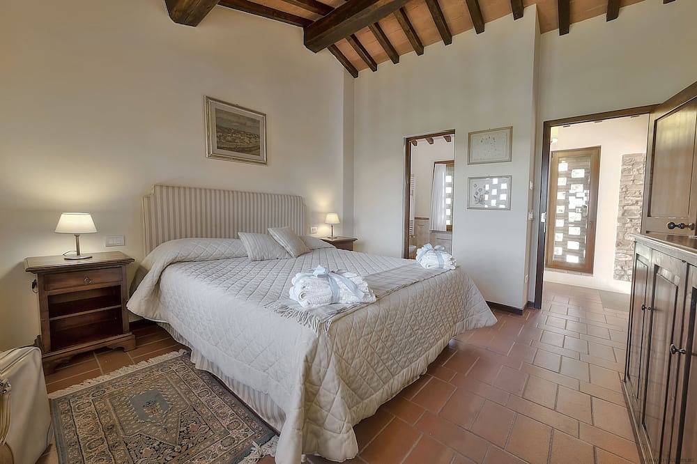 Appartamento intero, Accogliente appartamento per 4/5 persone in un casale in Chianti, Wifi, Piscina, Ristorazione in Montespertoli, Firenze province