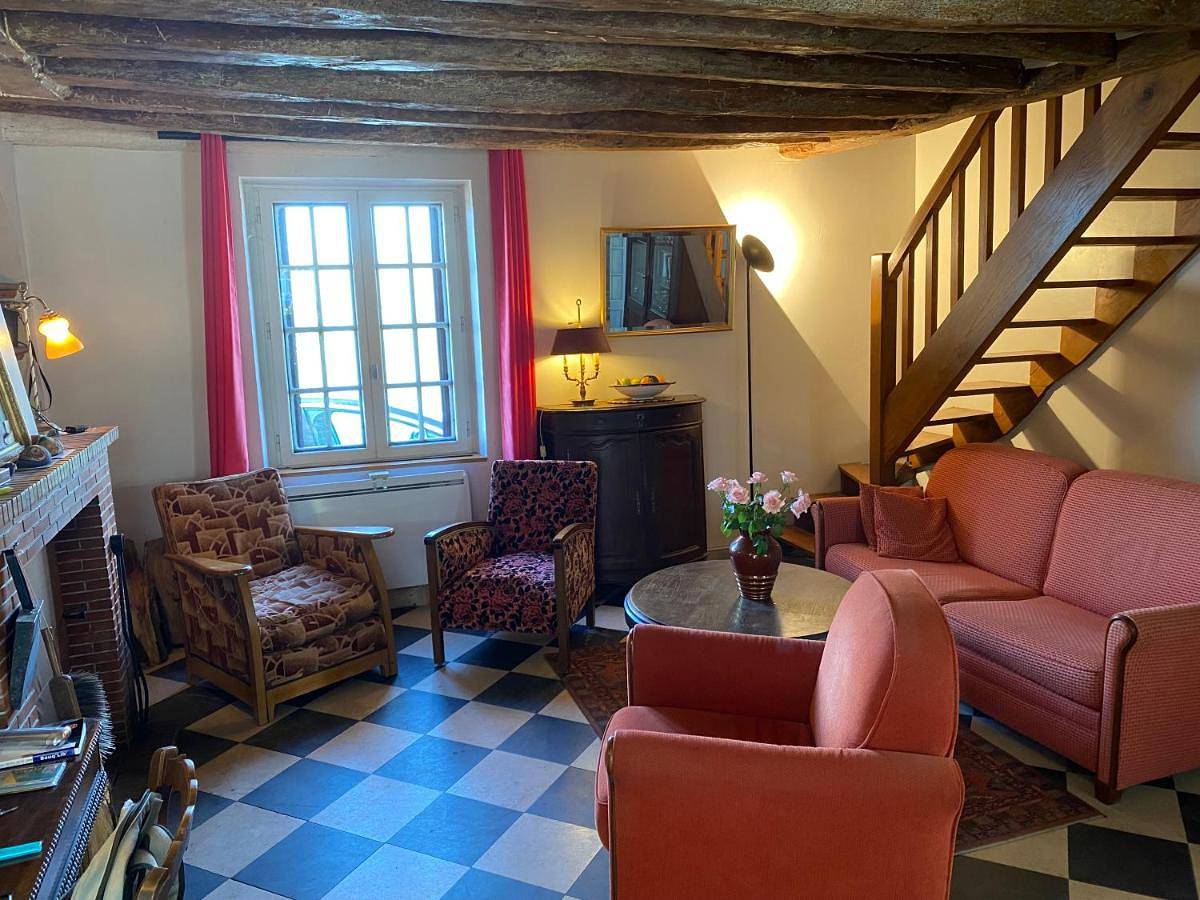 Three-Bedroom House in Saint-Dyé-sur-Loire, Région de Blois