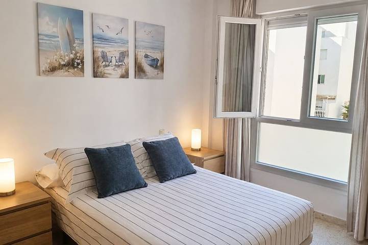 Appartement entier, Beachfront El Morche / 4-Bedroom Ocean View in Torrox Costa, Torrox