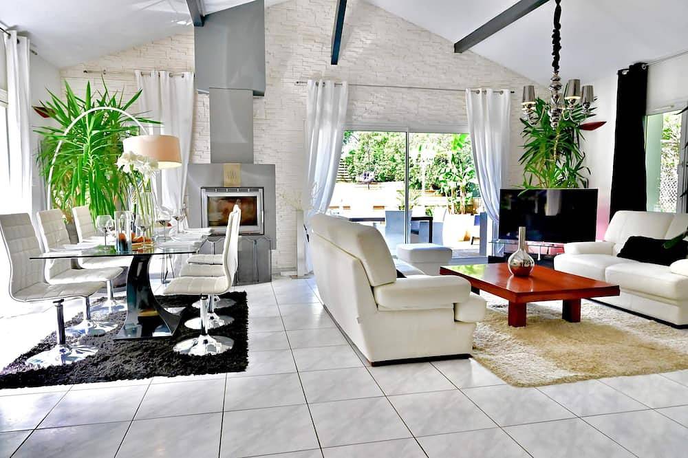Villa entre Biarritz y Hossegor con piscina climatizada a 2 minutos de las playas in Tarnos, Region de Dax