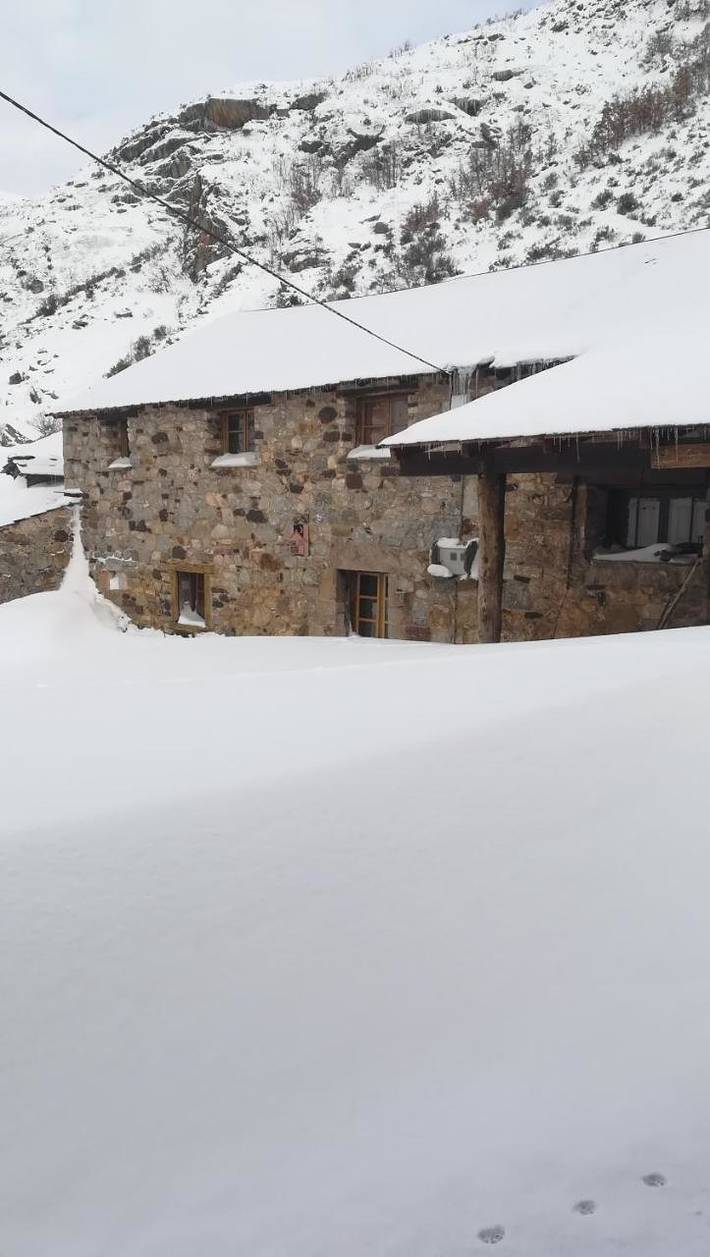 Casa rural para 5 personas, con vistas además de vistas al lago y jardín, Se admiten mascotas en Babia (León) - 3