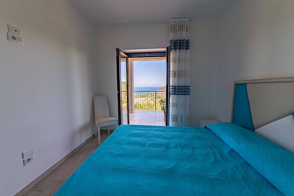 Ganze Wohnung, Vacation Home \"The Vineyard\": between sea and nature- Apartment \"The modern style\" in Castellabate, Cilento