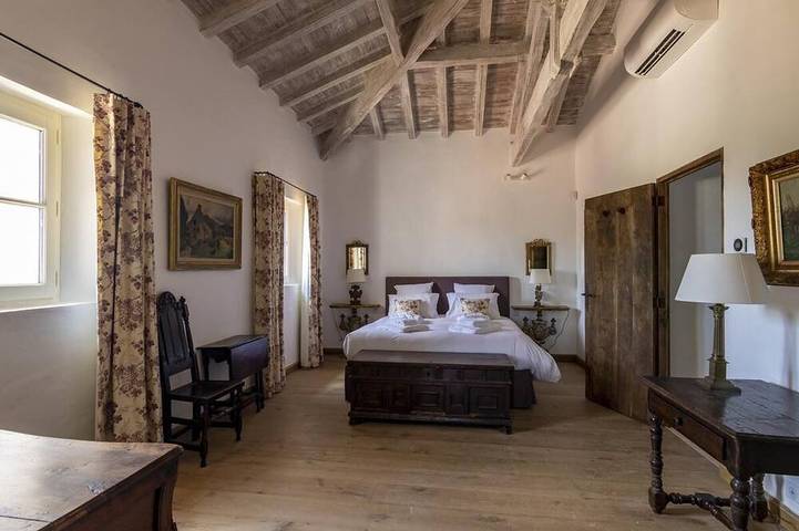 Exceptional Villa 10 min from Cahors. In the heart of the wine region. Full Ac. in Cahors, Quercy
