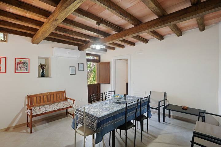 Entire apartment, Giardino Siniscalchi Apartment 2 with Wi-Fi and Air Conditioning in Torchiara, Cilento
