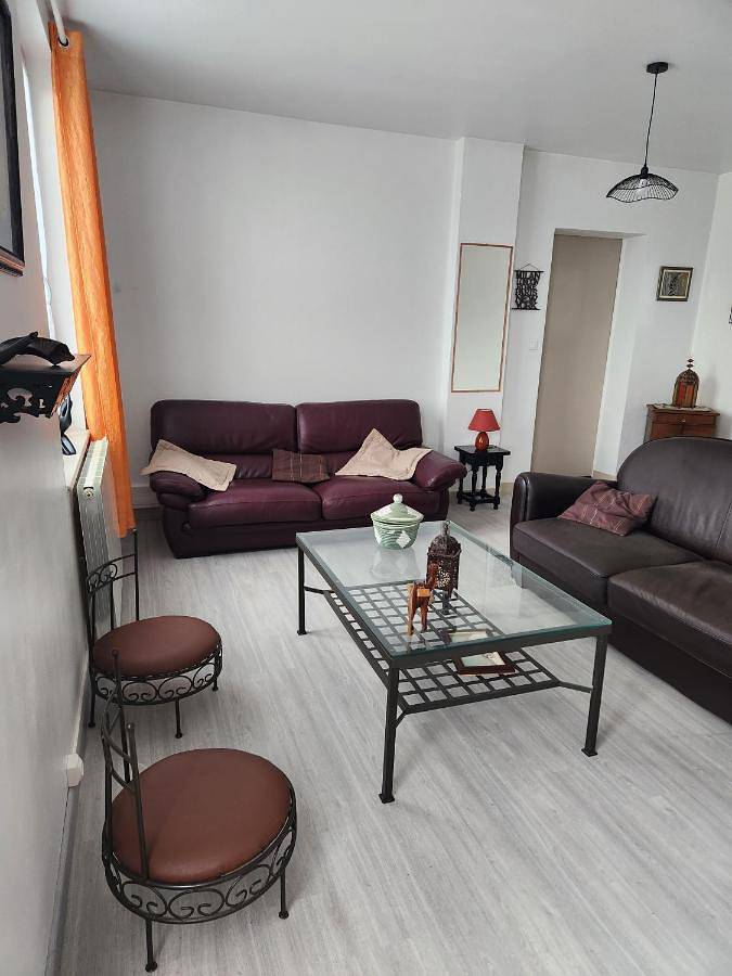 Gîte pour 4 personnes, avec terrasse et jacuzzi à Roucy