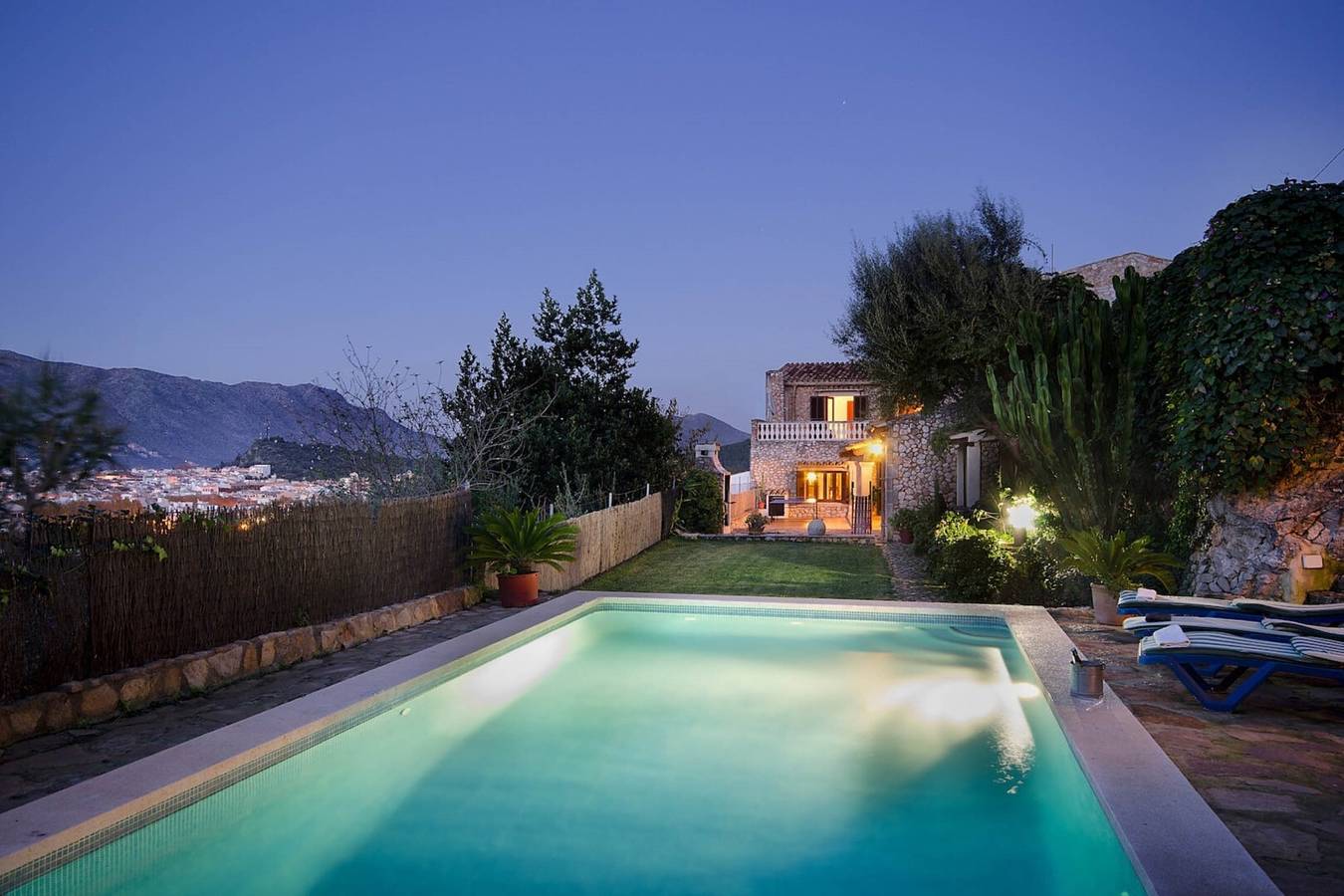 Ferienhaus 'Can Moragues' mit Bergblick, Wlan und Klimaanlage in Pollença Stadt, Pollença