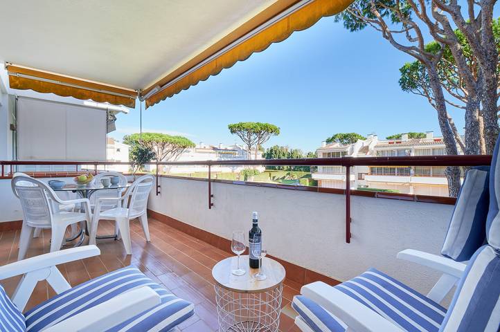 Ferienwohnung für 4 Personen, mit Kinderpool und Pool sowie Garten und Terrasse, kinderfreundlich in Palafrugell - 2