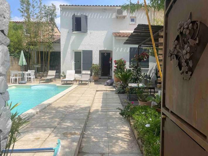 Villa pour 6 personnes, avec terrasse ainsi que jardin et piscine, animaux acceptés à Martigues - 2