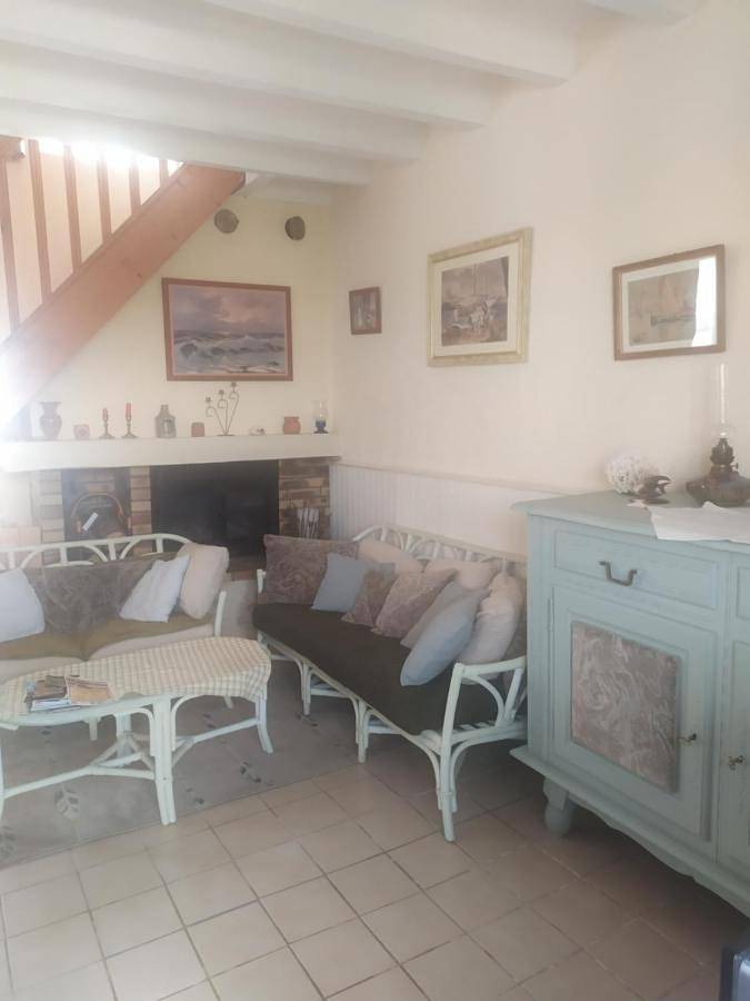 Three-Bedroom House in La Guerche-sur-l'Aubois, Saint-Amand-Montrond