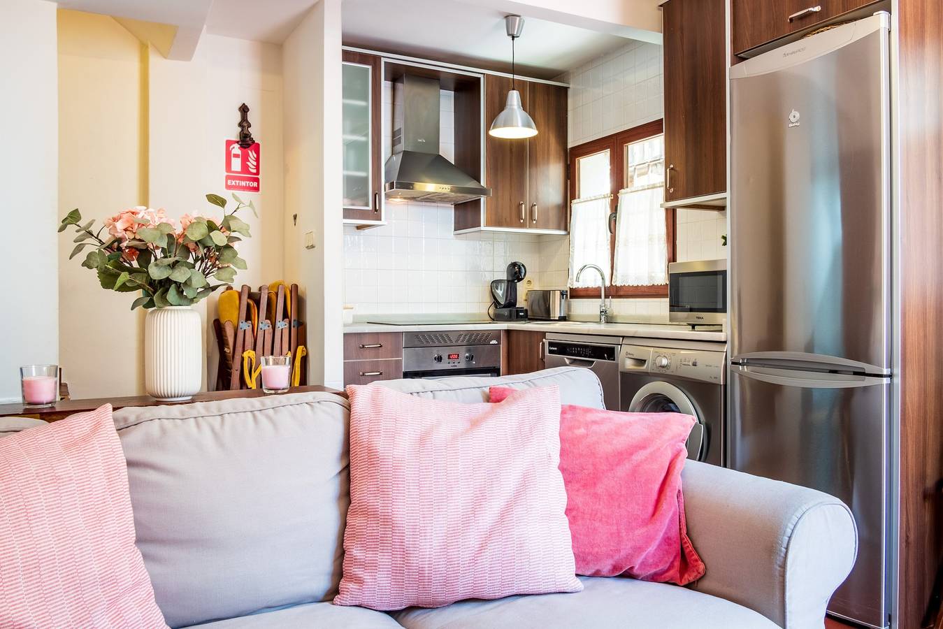 Holiday Home 'El Cabildo' with Private Patio and Wi-Fi in Piedralaves, Ávila Region