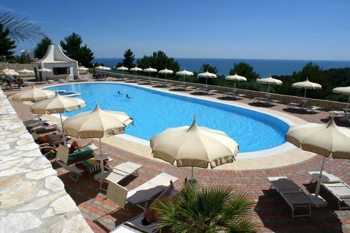 Villaggio vacanza per 2 persone, con Balcone e Terrazza nonché Idromassaggio e Giardino a Defensola