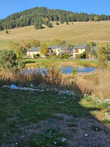 Gîte pour 4 personnes, avec terrasse et jardin à Puyvalador