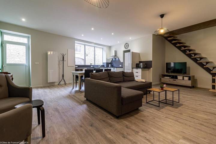 Location de vacances pour 6 personnes, avec terrasse, animaux acceptés à Nolay - 2