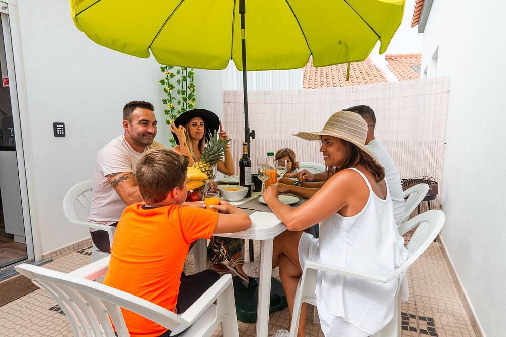 Casita C/Patio Privado a 200 metros, 3 mn a pie, de la playa de Peniche. in Peniche, Leiria District