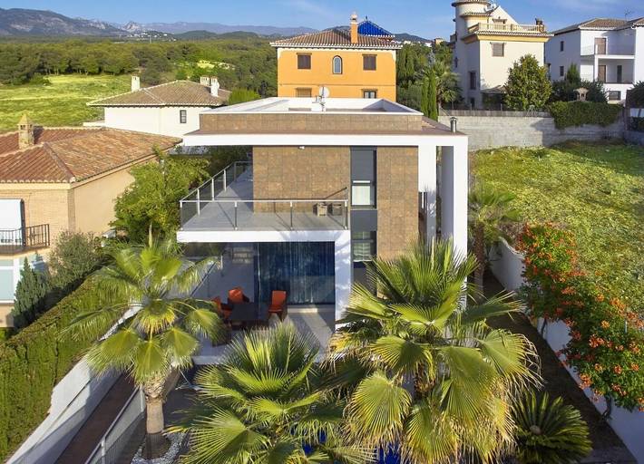 Casa rural para 9 personas, con piscina además de jardín y jacuzzi en La Zubia - 4