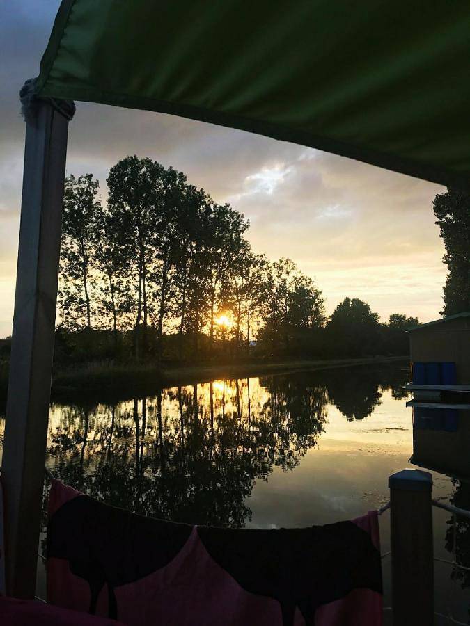 Bateau pour 5 personnes, avec jacuzzi ainsi que piscine et balcon, adapté aux familles dans Côte-d'Or - 4