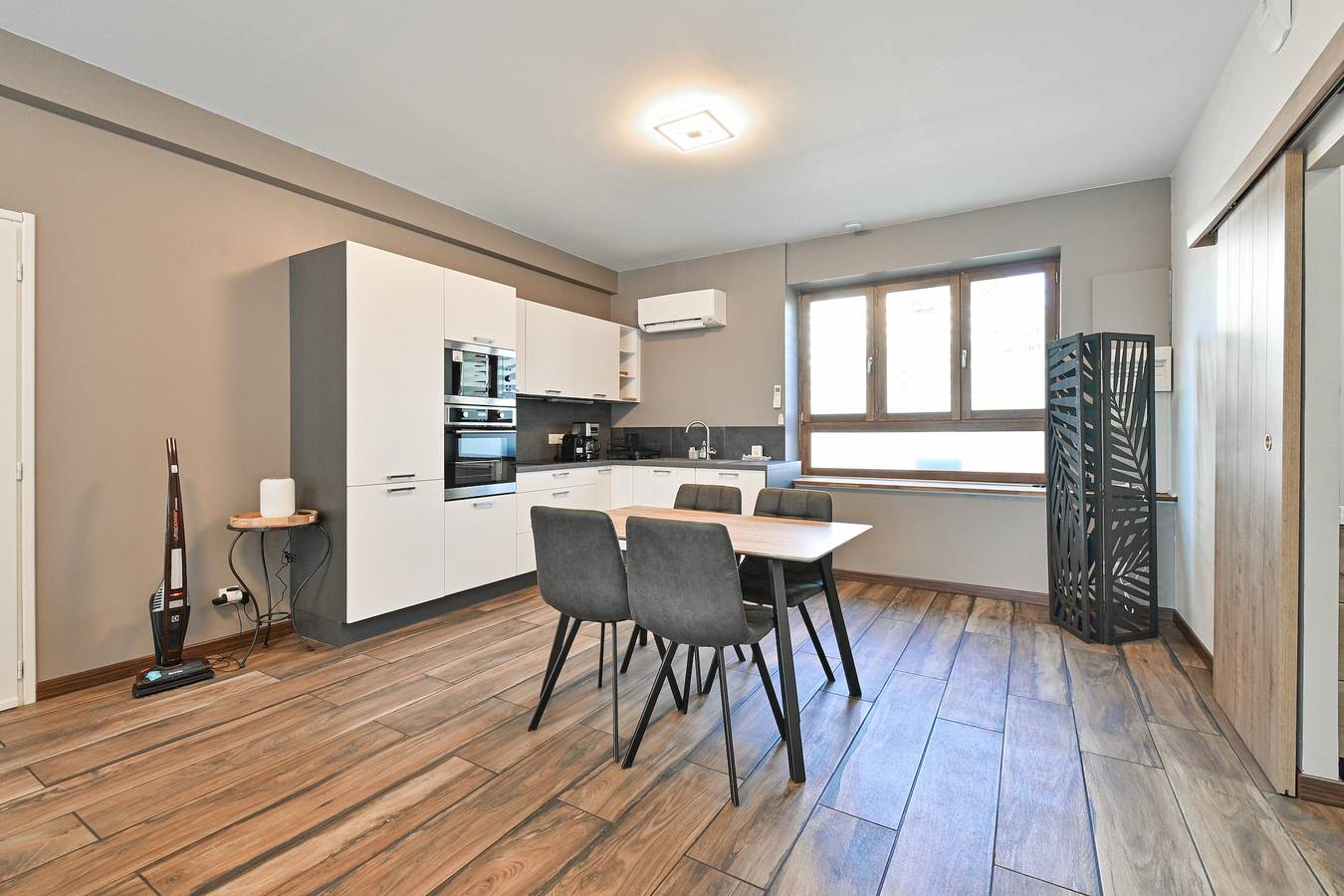 Appartement entier, Annecy : Studio rénové et Design 42 m² - Wi-Fi et Climatisation in Seynod, Annecy (commune)