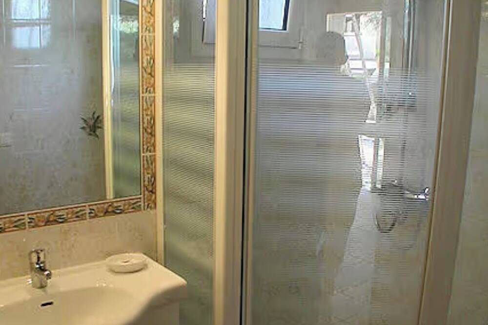 Cottage 'Les Lys' mit Bergblick, Wlan und Klimaanlage in Berre-les-Alpes, Nizza und Umgebung