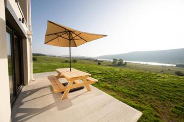 Gîte pour 10 personnes, avec vue sur le lac ainsi que vue et jardin, animaux acceptés dans Lac des Rousses