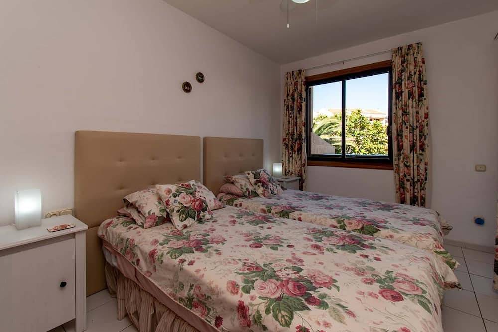 Spacious Poolside Villa Located Onthe Golden Mile in Playa de las Américas, Arona