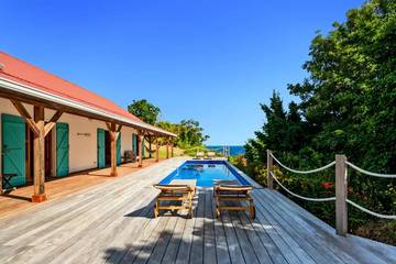 Location de vacances pour 8 personnes, avec vue ainsi que piscine et jardin à Capesterre-de-Marie-Galante