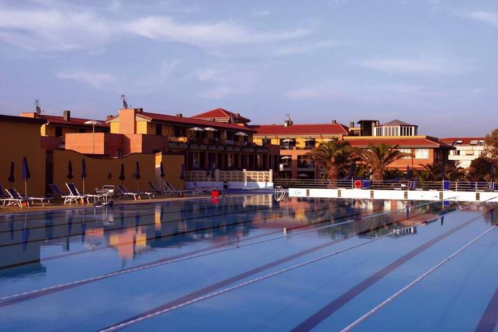 Appart’hôtel pour 3 personnes, avec Balcon et Terrasse ainsi que Jardin et Piscine à Tirrenia
