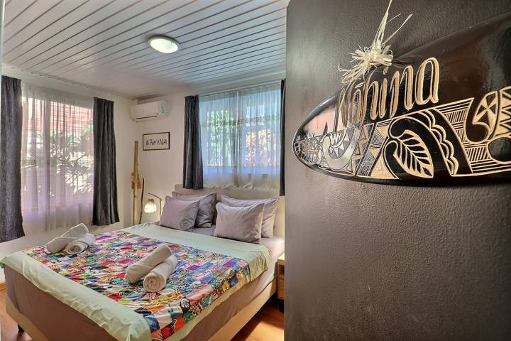 Vacation rental for 2 people, with yard and terrace as well as pool in Tahiti