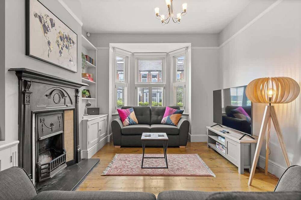 Modern 3Br House in Reading – Sleeps 6, Central Location in Reading, Berkshire