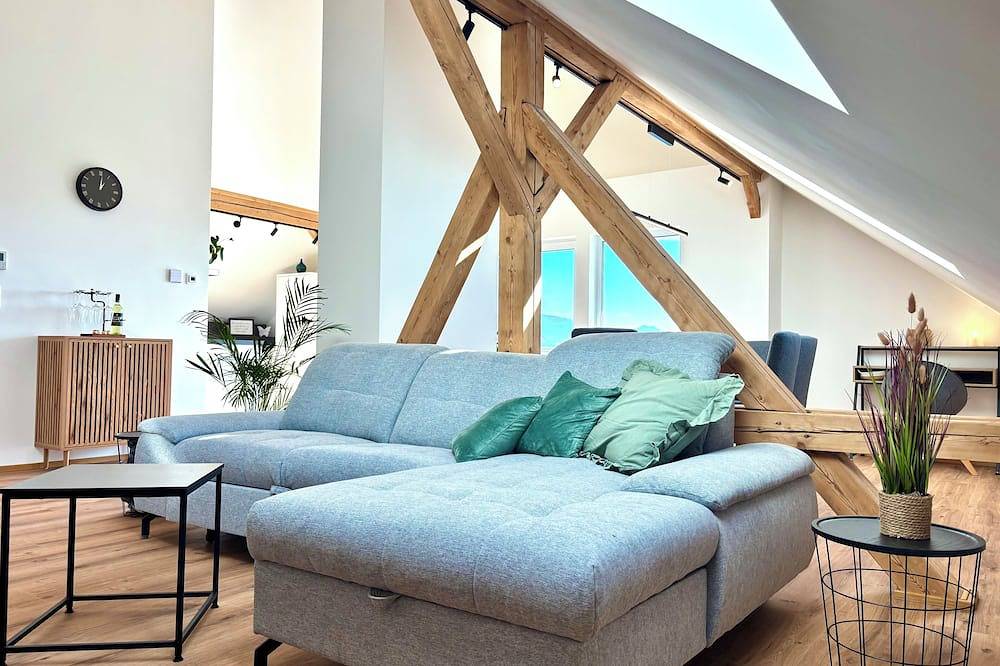 Ganze Wohnung, Gästehaus \"Seeblick\" - Helle Penthousewohnung vor den Toren Salzburgs in Seekirchen am Wallersee, Bezirk Salzburg-Umgebung