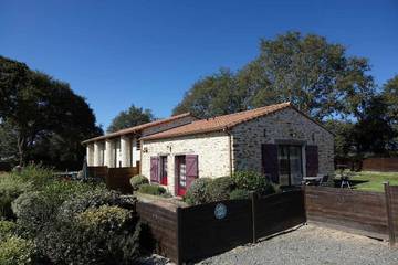 Gîte pour 4 personnes, avec terrasse ainsi que piscine et jardin, animaux acceptés dans Chaumes-en-Retz