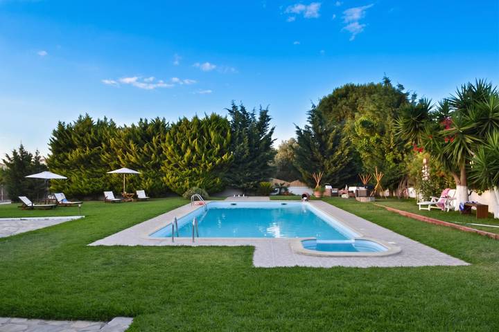 Location de vacances pour 7 personnes, avec piscine et terrasse dans Grèce-Occidentale