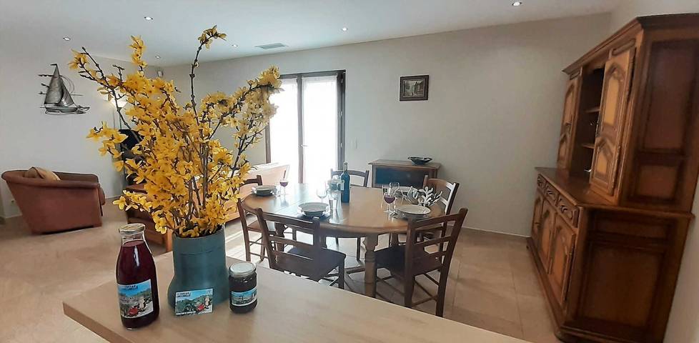 Gîte pour 5 personnes, avec jardin ainsi que terrasse et piscine à Thuir - 2